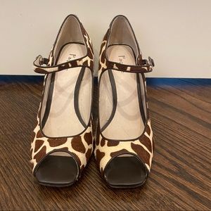 Façade Giraffe Print Open Toed Wedges. Size 9.5.